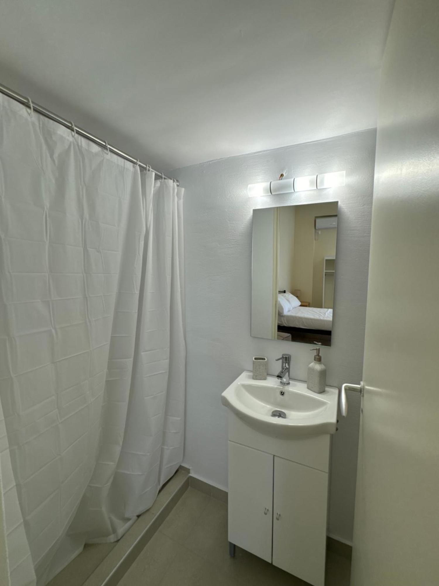 Airpoint Apartments Artémida Eksteriør bilde