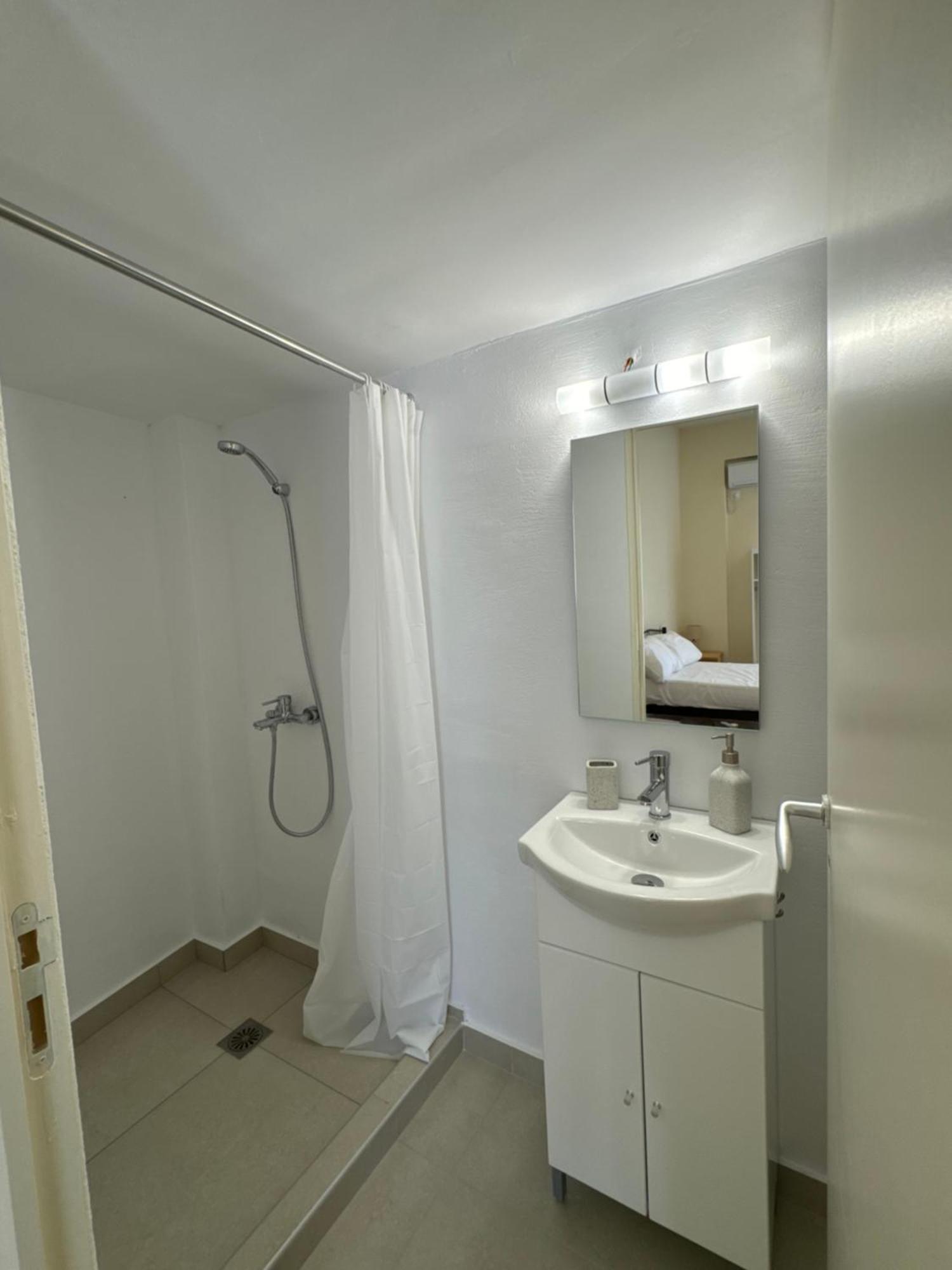 Airpoint Apartments Artémida Eksteriør bilde